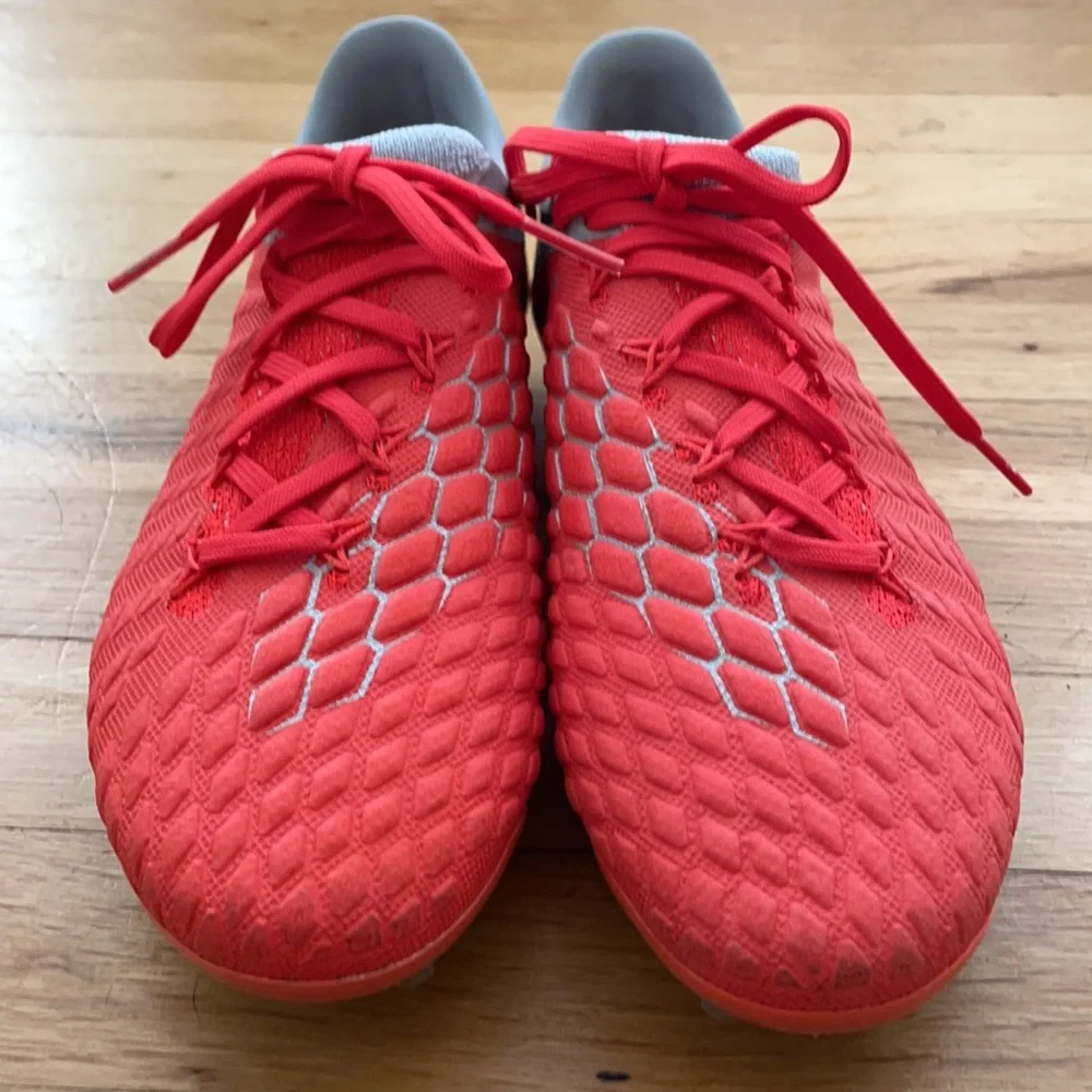Nike hypervenom Elite Youth size 4. Used once. Normal price $150.